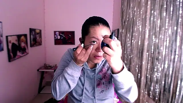 Snapshot of Cristal_w chatting on 02.04.25 Cristal w online show from 02.04.25