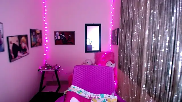 Snapshot of Cristal_w chatting on 02.06.25 Cristal w online show from 02.06.25