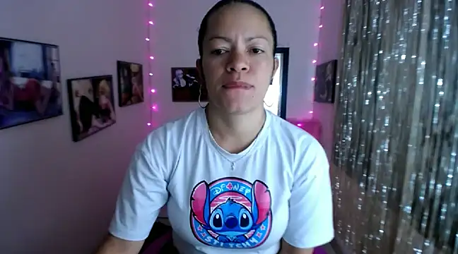 Snapshot of Cristal_w chatting on 02.16.25 Cristal w online show from 02.16.25