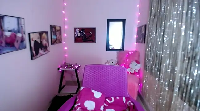 Snapshot of Cristal_w chatting on 02.19.25 Cristal w online show from 02.19.25