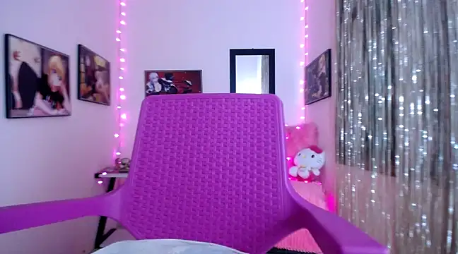 Snapshot of Cristal_w chatting on 02.28.25 Cristal w online show from 02.28.25