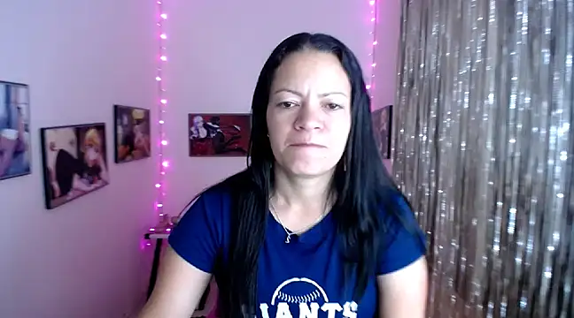 Snapshot of Cristal_w chatting on 03.02.25 Cristal w online show from 03.02.25