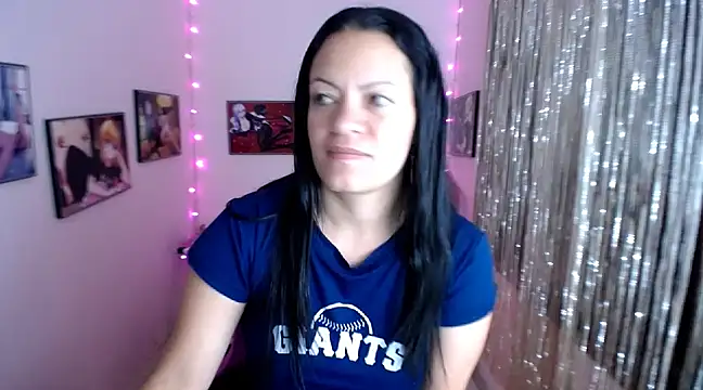 Snapshot of Cristal_w chatting on 03.02.25 Cristal w online show from 03.02.25