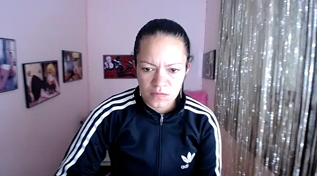 Snapshot of Cristal_w chatting on 03.04.25 Cristal w online show from 03.04.25