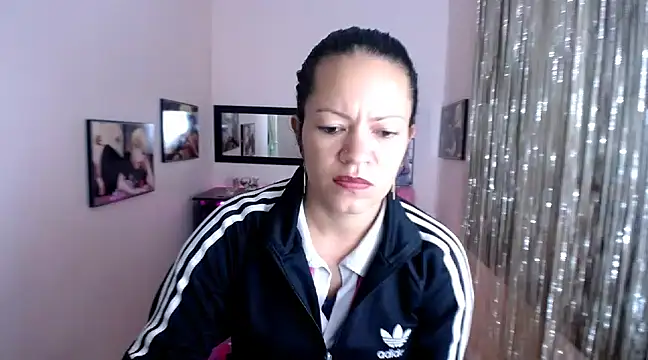 Snapshot of Cristal_w chatting on 03.06.25 Cristal w online show from 03.06.25