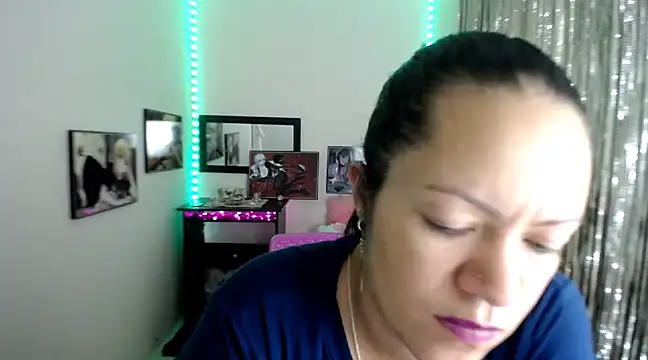 Snapshot of Cristal_w chatting on 03.12.25 Cristal w online show from 03.12.25