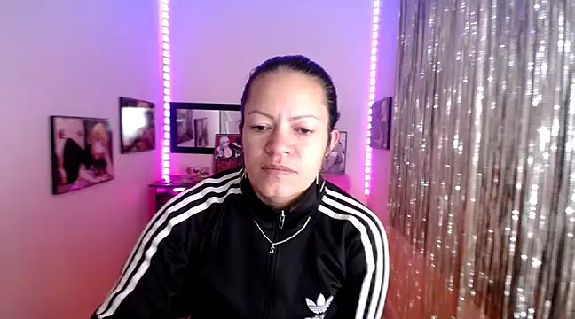 Snapshot of Cristal_w chatting on 03.13.25 Cristal w online show from 03.13.25