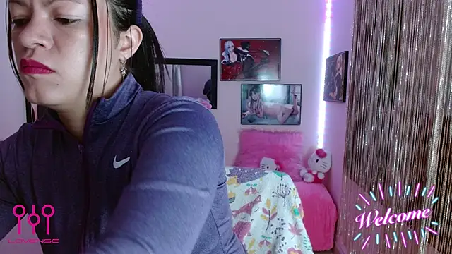 Snapshot of Cristal_w chatting on 09.12.25 Cristal w online show from 09.12.25