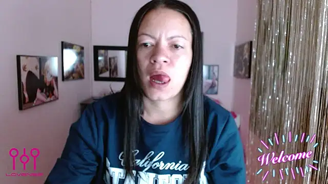 Snapshot of Cristal_w chatting on 09.15.25 Cristal w online show from 09.15.25