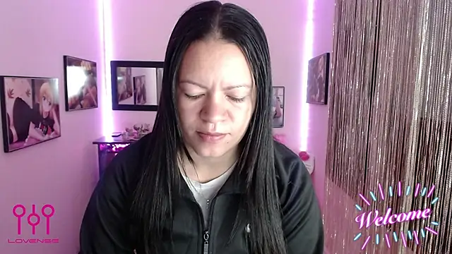 Snapshot of Cristal_w chatting on 09.16.25 Cristal w online show from 09.16.25