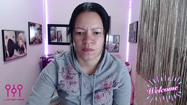 Snapshot of Cristal_w chatting on 10.01.25 Cristal w online show from 10.01.25