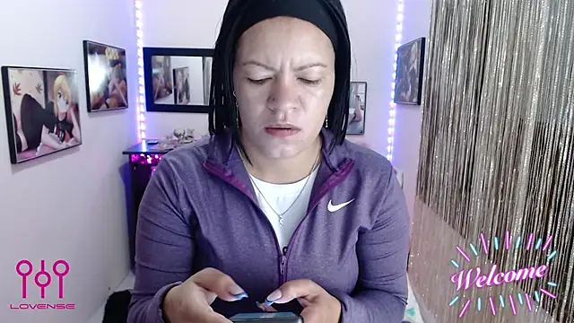 Snapshot of Cristal_w chatting on 10.02.25 Cristal w online show from 10.02.25