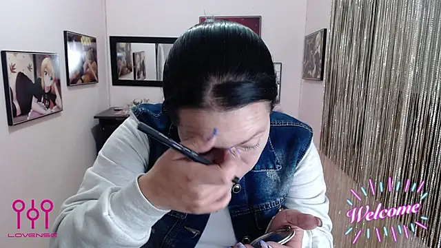 Snapshot of Cristal_w chatting on 10.03.25 Cristal w online show from 10.03.25