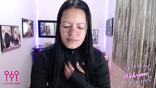 Snapshot of Cristal_w chatting on 10.07.25 Cristal w online show from 10.07.25