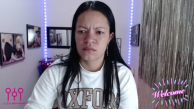 Snapshot of Cristal_w chatting on 10.08.25 Cristal w online show from 10.08.25