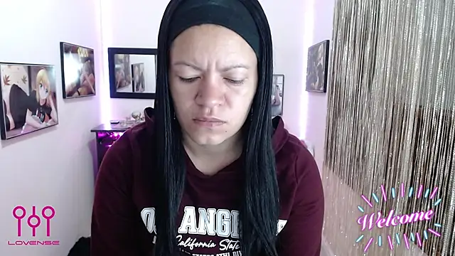 Snapshot of Cristal_w chatting on 10.15.25 Cristal w online show from 10.15.25