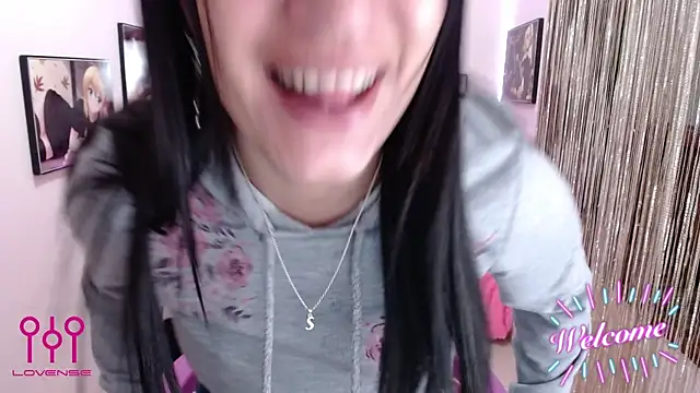 Snapshot of Cristal_w chatting on 10.22.25 Cristal w online show from 10.22.25