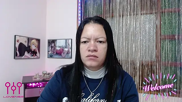 Snapshot of Cristal_w chatting on 11.05.25 Cristal w online show from 11.05.25