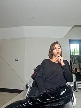 QueenTricks1 online show from 10.15.25