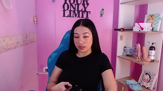 Lila Pinky online show from 03.14.25