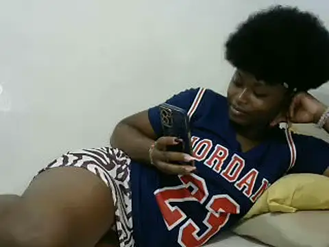 Snapshot of slender-qwene chatting on 03.04.25 slender-qwene online show from 03.04.25