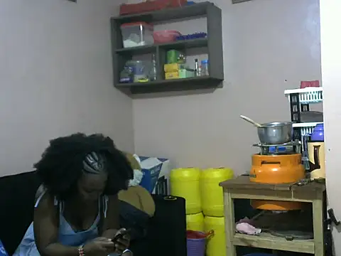 Snapshot of slender-qwene chatting on 10.09.25 slender-qwene online show from 10.09.25