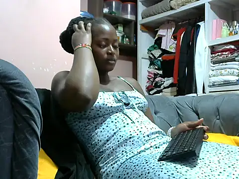 Snapshot of slender-qwene chatting on 05.15.26 slender-qwene online show from 05.15.26