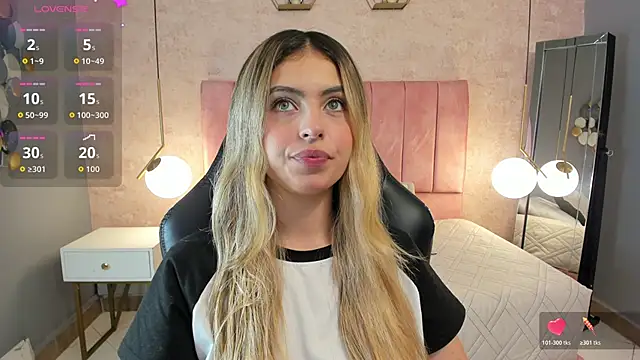 Snapshot of magic_fernanda chatting on 10.24.25 magic fernanda online show from 10.24.25