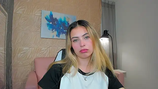 Snapshot of magic_fernanda chatting on 11.13.25 magic fernanda online show from 11.13.25