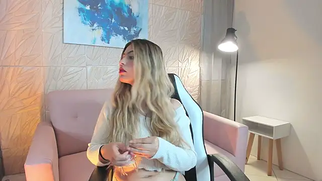 Snapshot of magic_fernanda chatting on 11.15.25 magic fernanda online show from 11.15.25