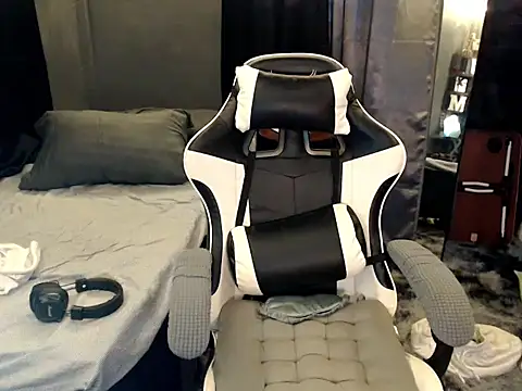 xgregor07 online show from 10.16.25