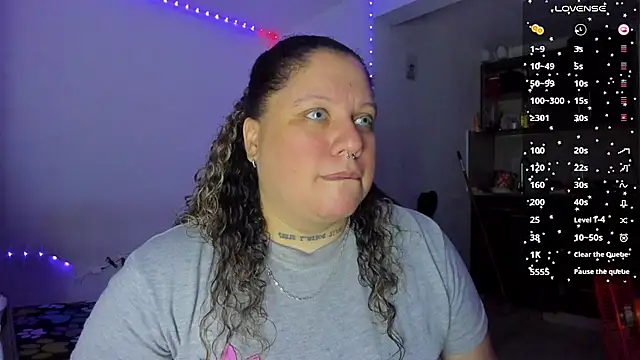 Snapshot of mariana_maze chatting on 10.15.25 mariana maze online show from 10.15.25