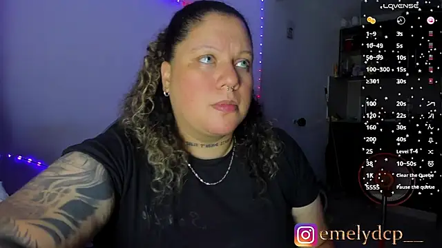 Snapshot of mariana_maze chatting on 10.16.25 mariana maze online show from 10.16.25