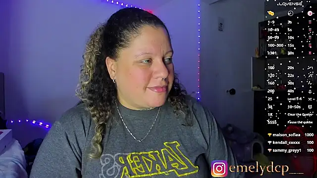 Snapshot of mariana_maze chatting on 10.22.25 mariana maze online show from 10.22.25