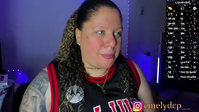 Snapshot of mariana_maze chatting on 11.15.25 mariana maze online show from 11.15.25