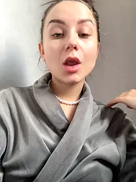 Snapshot of ellie_ssexy chatting on 10.05.25 ellie ssexy online show from 10.05.25