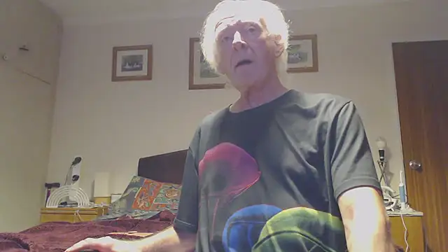 Snapshot of WaverlyKernow chatting on 12.02.24 WaverlyKernow online show from 12.02.24