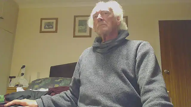 Snapshot of WaverlyKernow chatting on 12.03.24 WaverlyKernow online show from 12.03.24