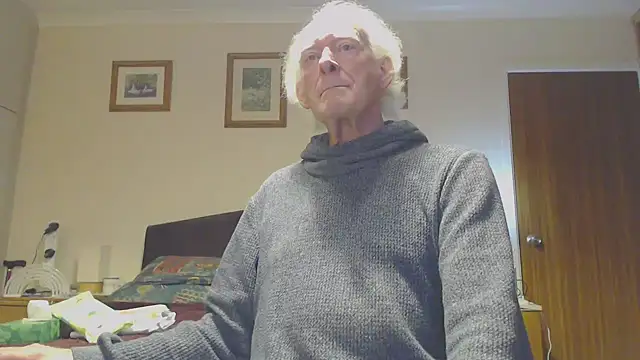 Snapshot of WaverlyKernow chatting on 12.04.24 WaverlyKernow online show from 12.04.24