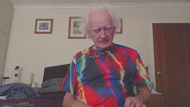 Snapshot of WaverlyKernow chatting on 12.16.24 WaverlyKernow online show from 12.16.24