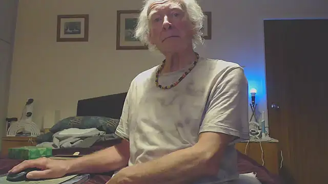 Snapshot of WaverlyKernow chatting on 12.21.24 WaverlyKernow online show from 12.21.24