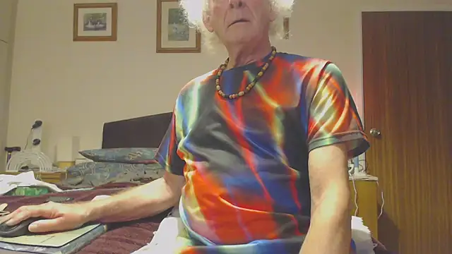 Snapshot of WaverlyKernow chatting on 12.22.24 WaverlyKernow online show from 12.22.24