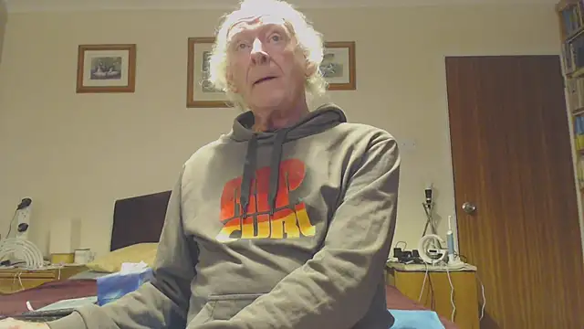 Snapshot of WaverlyKernow chatting on 01.07.25 WaverlyKernow online show from 01.07.25