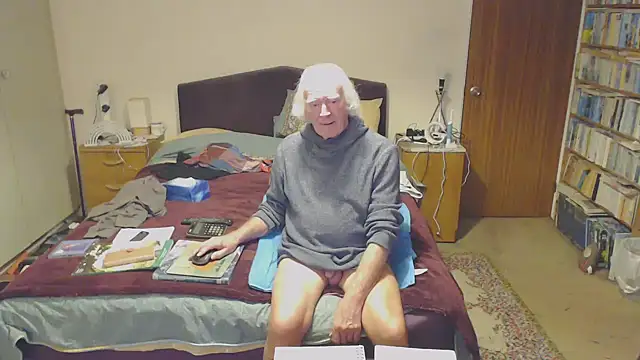 Snapshot of WaverlyKernow chatting on 01.09.25 WaverlyKernow online show from 01.09.25