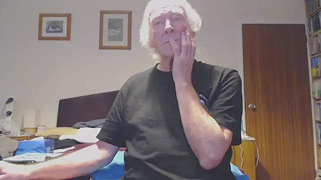 Snapshot of WaverlyKernow chatting on 01.10.25 WaverlyKernow online show from 01.10.25