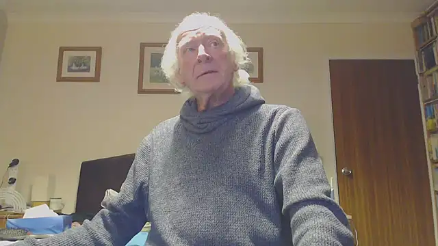 Snapshot of WaverlyKernow chatting on 01.12.25 WaverlyKernow online show from 01.12.25