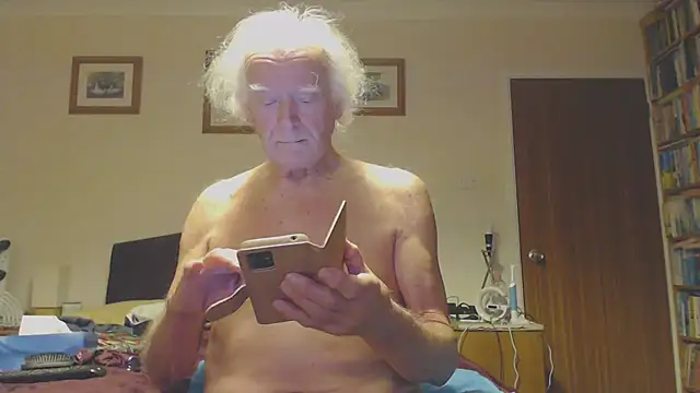 Snapshot of WaverlyKernow chatting on 01.13.25 WaverlyKernow online show from 01.13.25