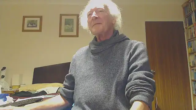 Snapshot of WaverlyKernow chatting on 01.14.25 WaverlyKernow online show from 01.14.25