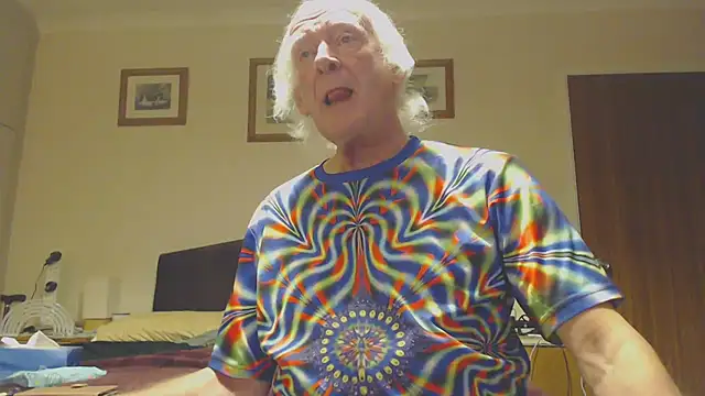 Snapshot of WaverlyKernow chatting on 01.17.25 WaverlyKernow online show from 01.17.25