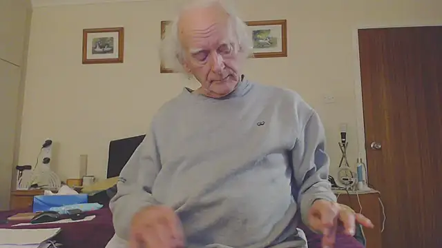 Snapshot of WaverlyKernow chatting on 01.19.25 WaverlyKernow online show from 01.19.25